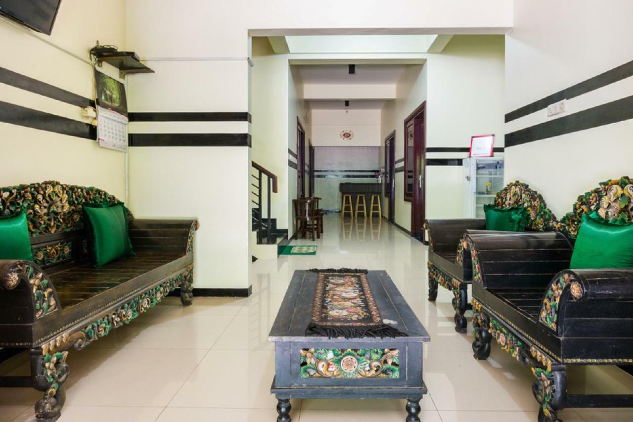 Hotel Reddoorz Syariah @ Ketintang Surabaya Exterior foto